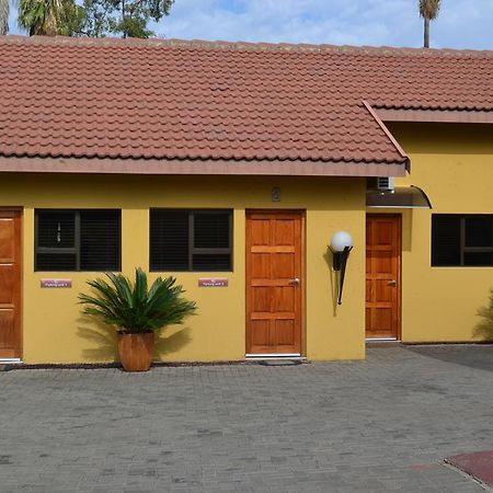 Safari Gardens Guesthouse Rustenburg Exteriör bild