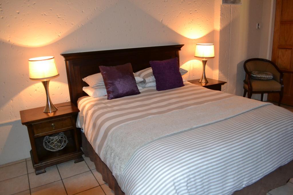 Safari Gardens Guesthouse Rustenburg Exteriör bild
