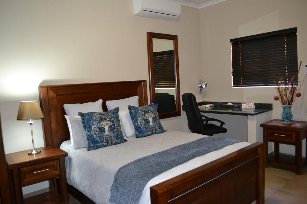 Safari Gardens Guesthouse Rustenburg Exteriör bild