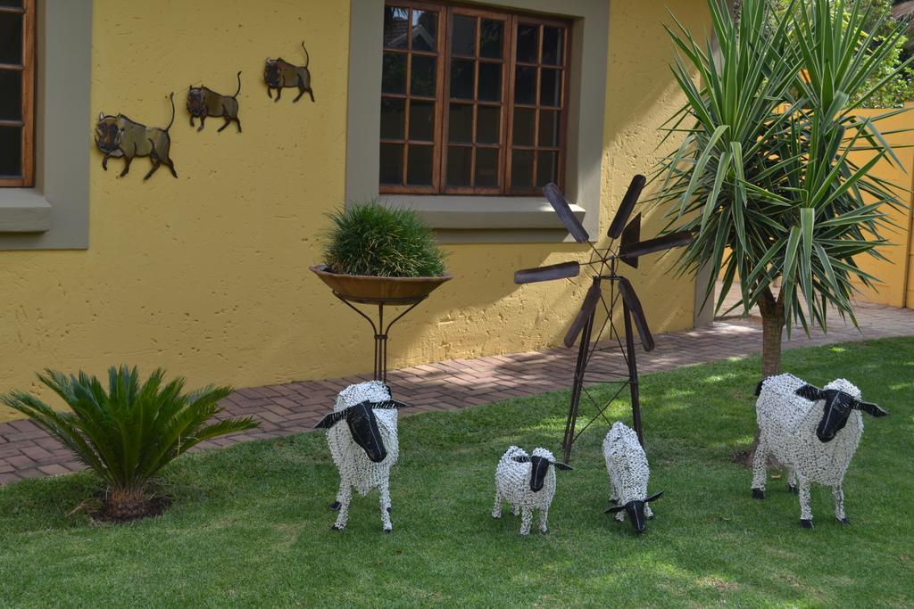 Safari Gardens Guesthouse Rustenburg Exteriör bild