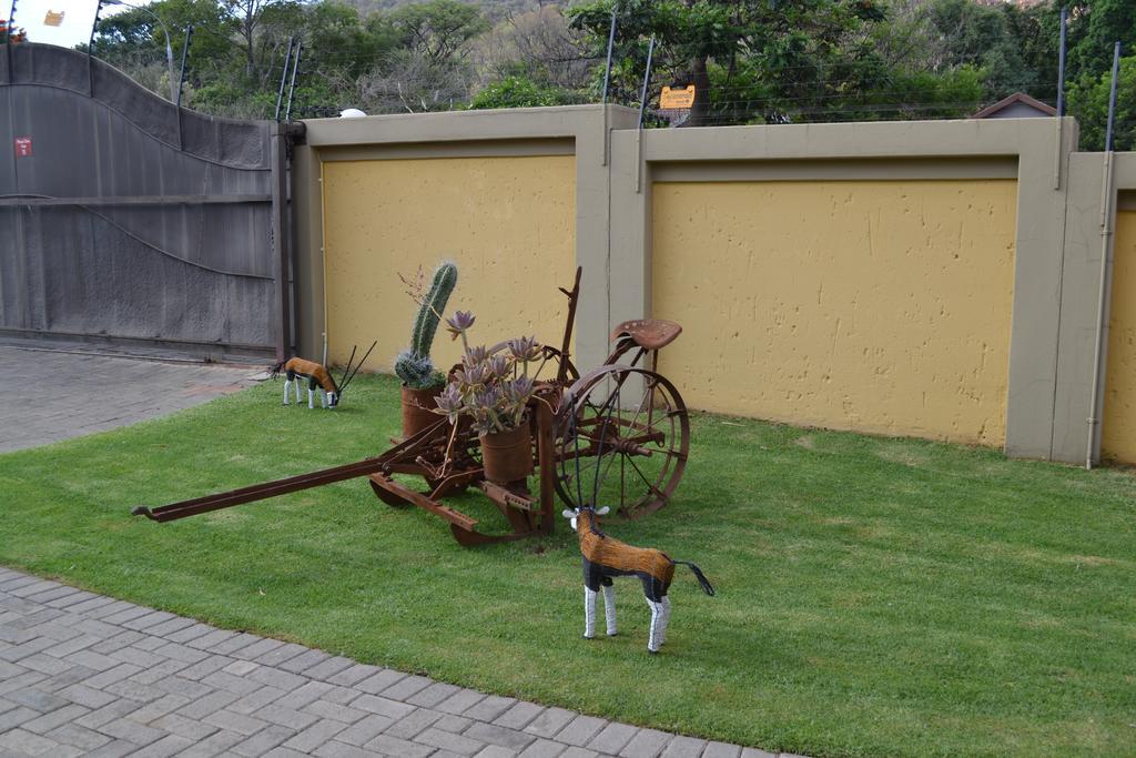 Safari Gardens Guesthouse Rustenburg Exteriör bild