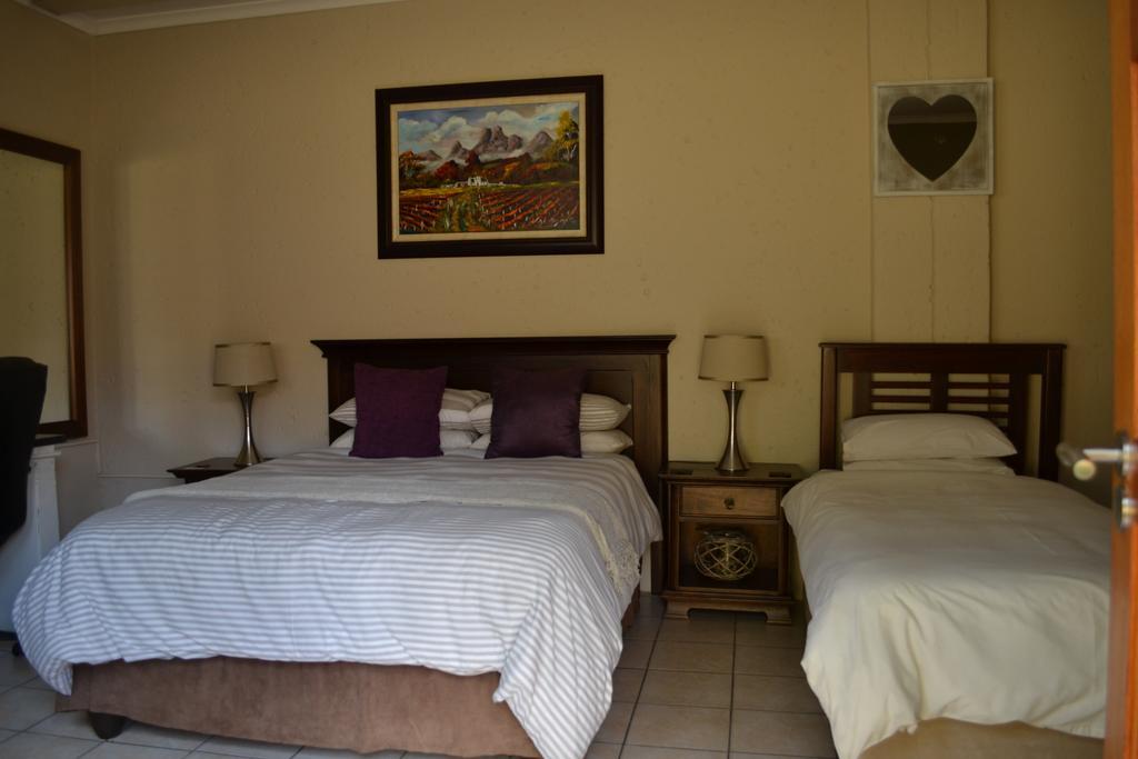 Safari Gardens Guesthouse Rustenburg Exteriör bild